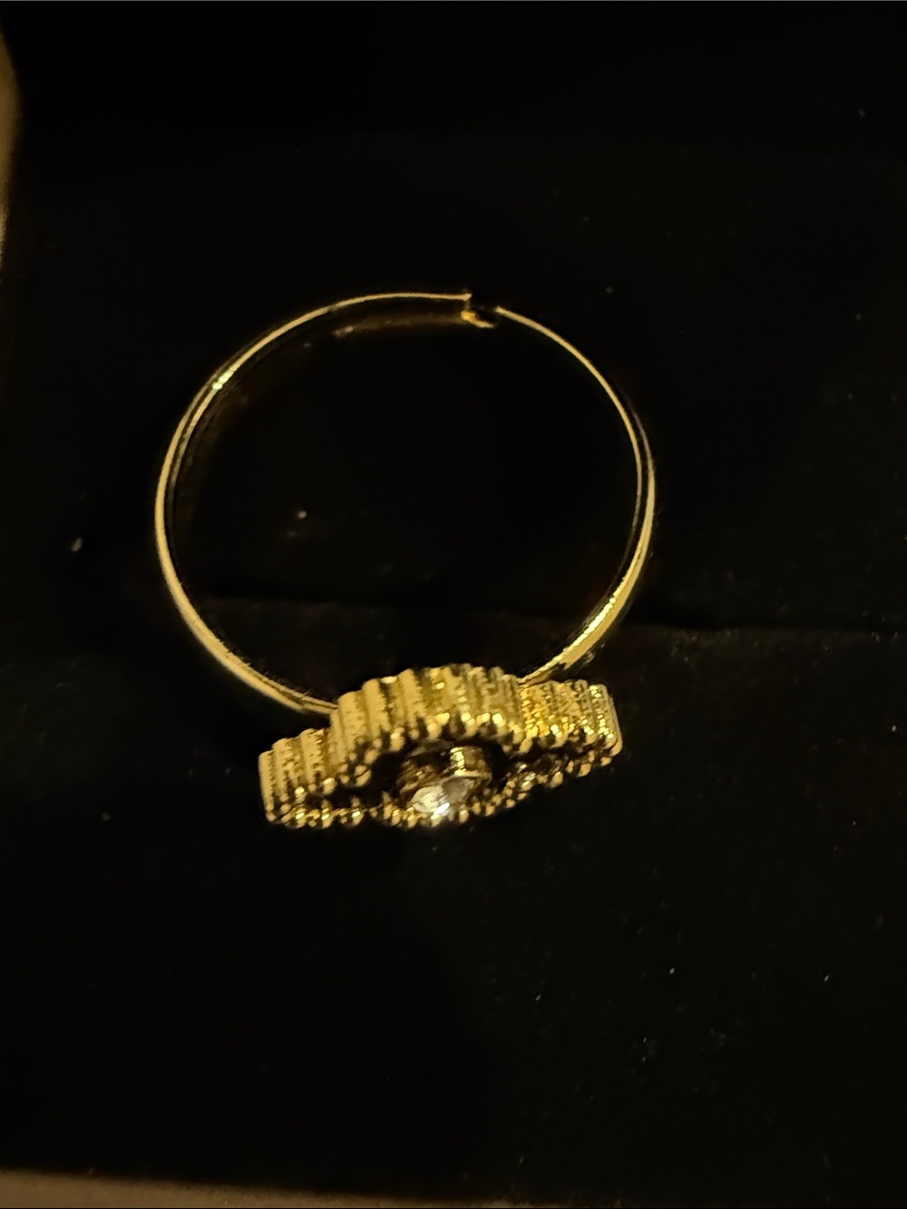 Gold Tone Clover Ring with Black Enamel and Center Crystal Size 9 NWOT